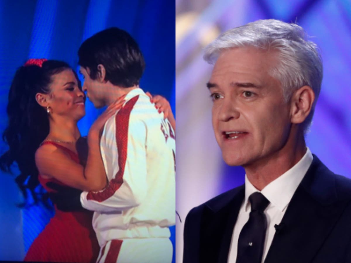 Phillip Schofield Takes Note Of Joey Essex ‘awkward Attempt To Kiss Vanessa Bauer On Live Tv 